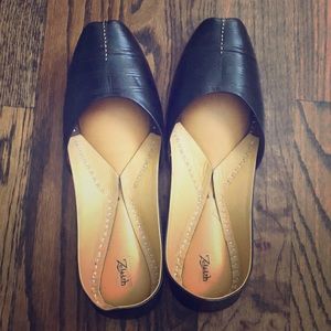 Black genuine leather Zebidah flats